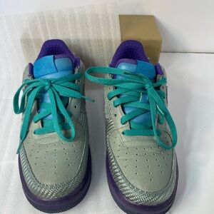 Size 9.5- Nike Air Force 1 Premium 07
Japan